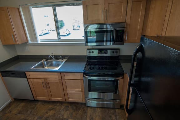 Maplewood Two Bedroom Duplex Kitchen 03