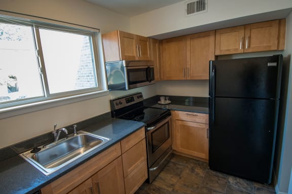 Maplewood Two Bedroom Duplex Kitchen 05