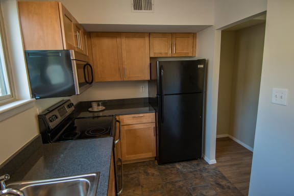 Maplewood Two Bedroom Duplex Kitchen 06