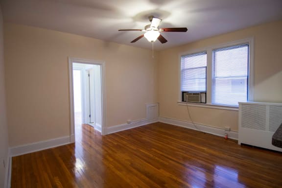 3221 Connecticut Avenue One Bedroom A Living 05