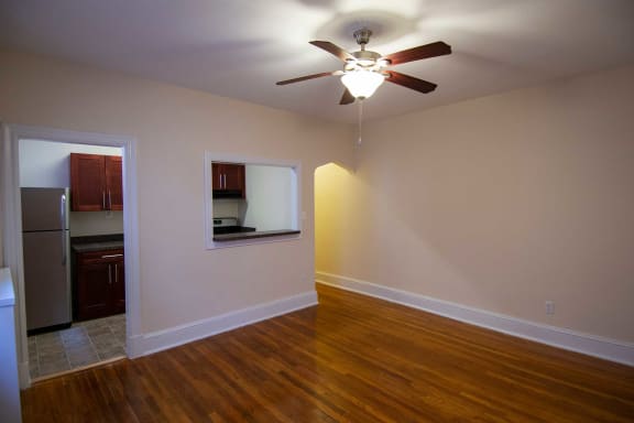3221 Connecticut Avenue One Bedroom A Living 07
