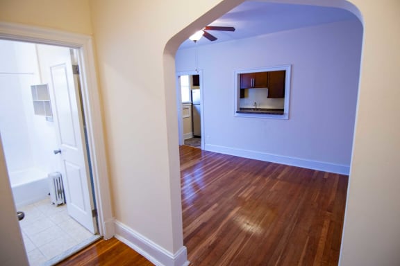 3221 Connecticut Avenue One Bedroom B Foyer