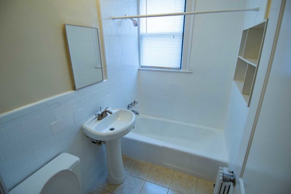 3221 Connecticut Avenue One Bedroom B Bath 02