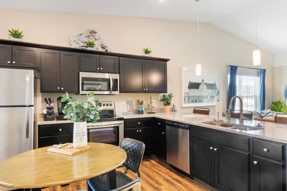 Warsaw Indiana apartment rentals Redwood Warsaw Forestwood Kitchen
