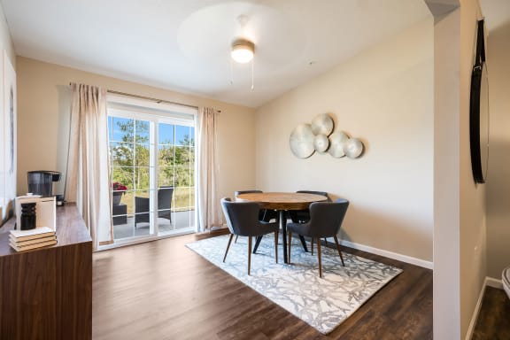 Battle Creek Michigan Apartment Rentals Redwood Living Redwood Battle Creek Den