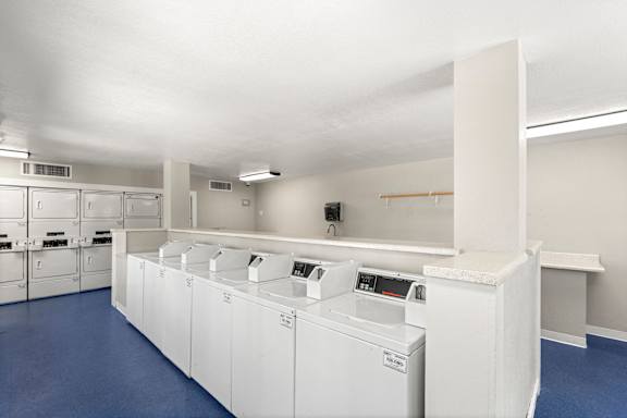Oakridge Apartments - Laundry Room