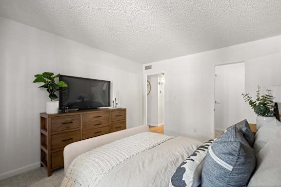 Oakridge Apartments - One Bedroom Model