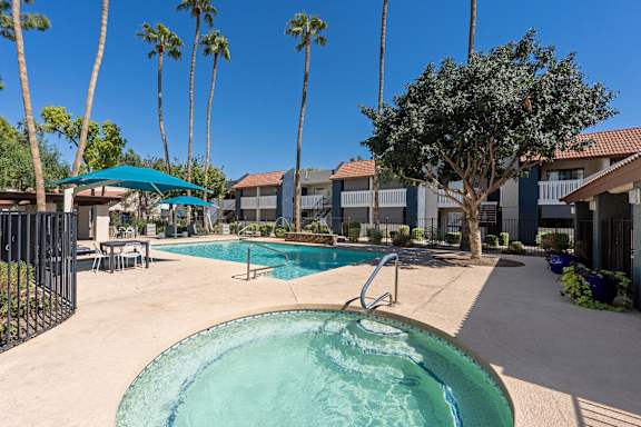 Oakridge Apartments Main Pool Area