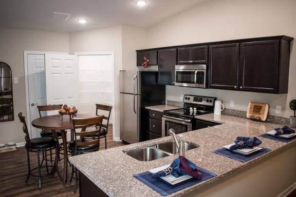 Brownsburg IN Apartment Rentals Redwood Brownsburg Kitchen