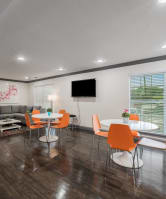 the preserve at ballantyne commons living room and dining area