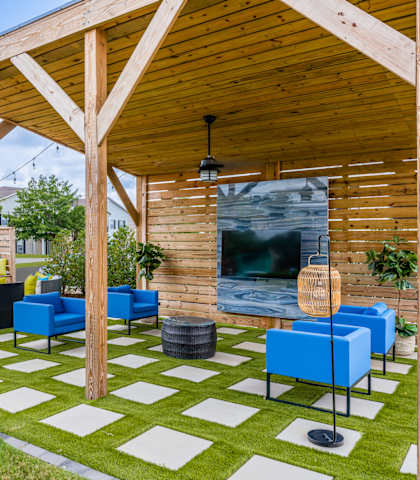 outdoor lounge area at The Luxe of Southaven, Mississippi