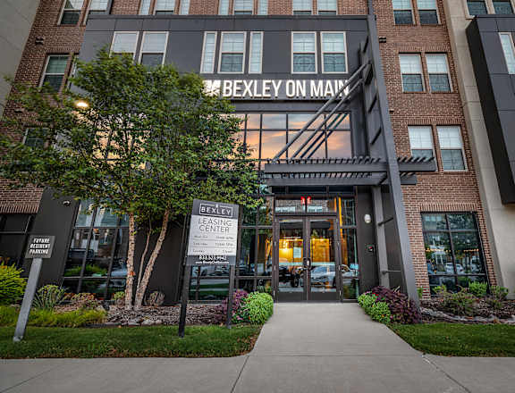 a view of the entrance to the bellevue on navy building