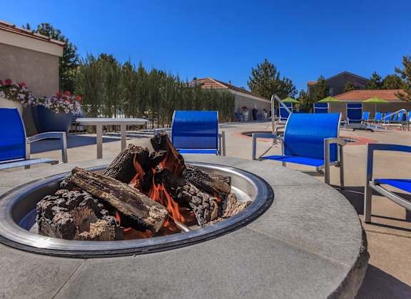 Sagecliff Apartments Outdoor Fire Pit Area
