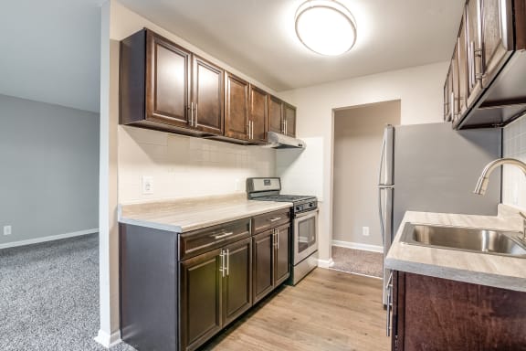 Well Equipped Kitchen at 101 North Ripley Apartments, Alexandria, 22304