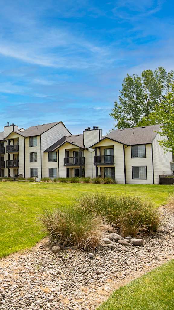exterior view of the flats at big tex apartments in san antonio, tx