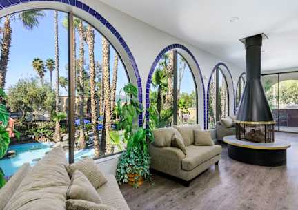 A pool area with a hot tub and a sign that says "SEA RULES".