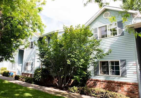 Wingsong Exterior at Wingsong Manor Apartments, Portland, OR 97215