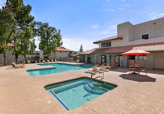 Pool and Spa at Villa Toscana Apartments in Phoenix Arizona