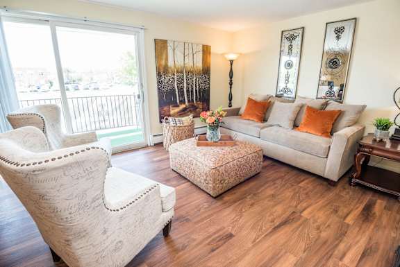 Olde Towne Village Apartments – Living Room – Snack Bar - Kenmore School District - Air Conditioner - Appliances Included - 24 Hour Emergency Maintenance – Ask for a Tour - Pet Friendly