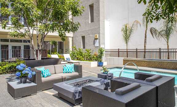 Outdoor sitting at mResidences Miracle Mile, California