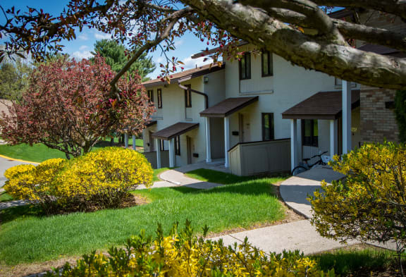 Carriage Park Apartments Landscaped Property 27