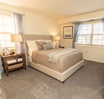 Bedroom with king size bed at Seminary Roundtop Apartments, Lutherville