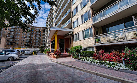 2112 New Hampshire Ave Main Entry 0921 01