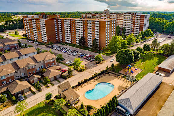 Pine Ridge Apartments in Willoughby Hills, OH