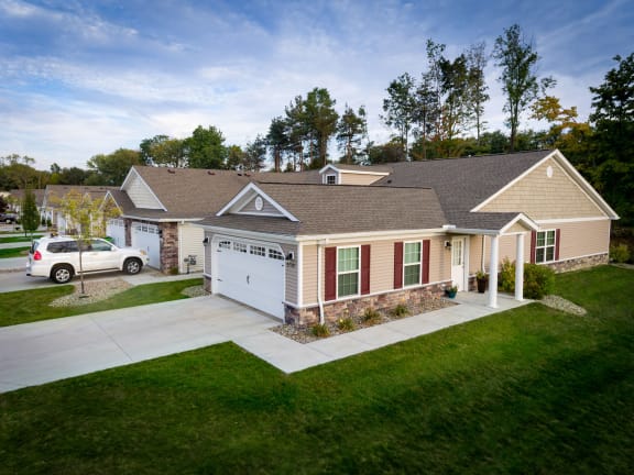 Battle Creek Michigan Apartment Rentals Redwood Living Redwood Battle Creek Exterior