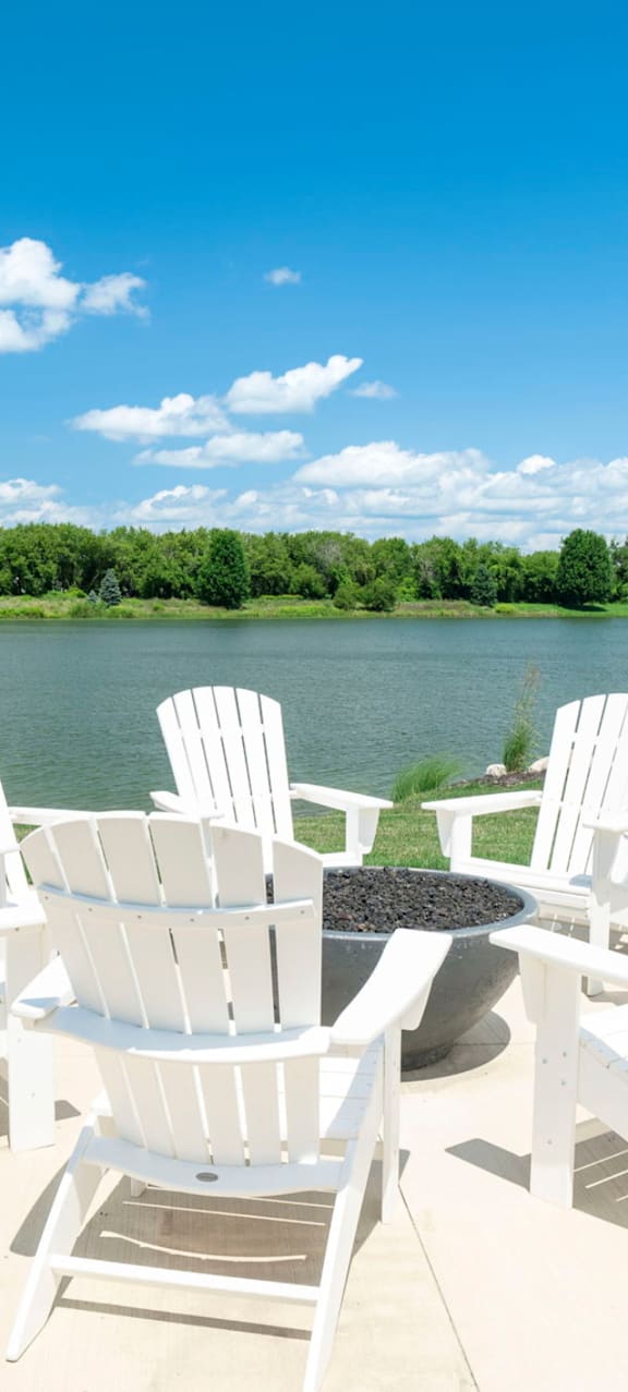 Lakeside view at Hudsonville, MI Apartments | Elmwood Lake Apartments in Hudsonville, MI
