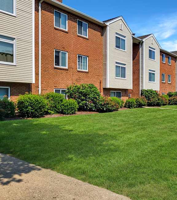Courtyard at Rose Hill Estates, Norwich, CT, 06360