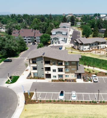 an aerial view of a large housing complex with cars parked in the parking lot
