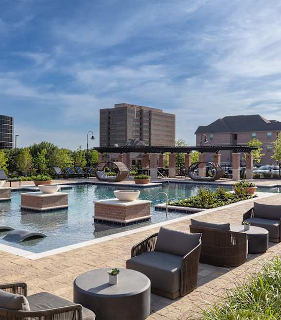AVE Las Colinas resort-style pool