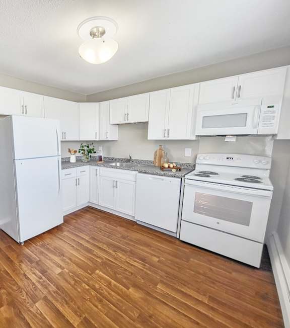 Bright eat in kitchens at Rose Hill Estates, Connecticut, 06360