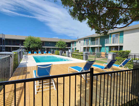 our apartments have a pool and a deck with chairs