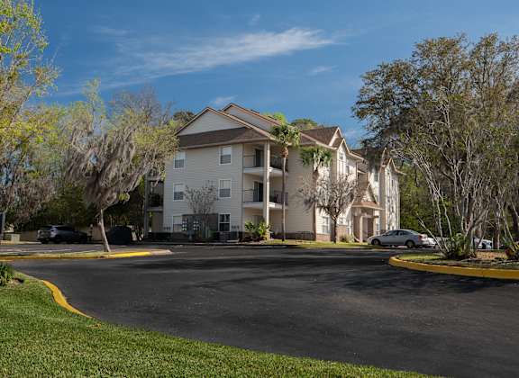 3 story building at Stoneridge Apartments in Gainesville, 32608