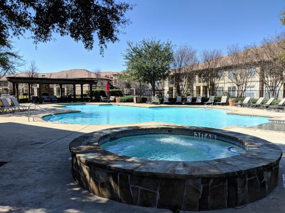 Hot Tub And Swimming Pool at Stone Lake, Grand Prairie