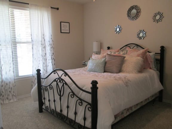 Gorgeous Bedroom at Stone Lake, Grand Prairie, TX