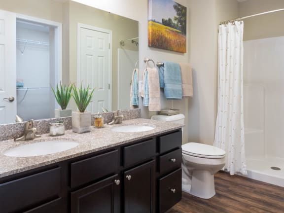 Brownsburg IN Apartment Rentals Redwood Brownsburg  Bathroom