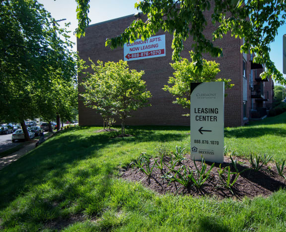 Clermont Apartments Building Leasing Signage