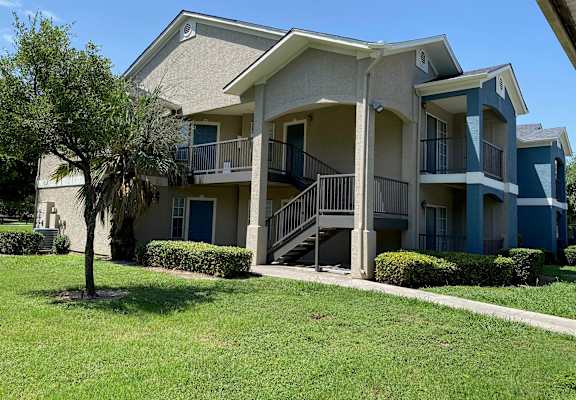 Lush Green Outdoors at Rosillo Creek Apartments, San Antonio, TX, 78218