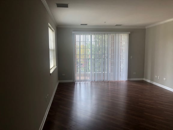 Living room area at Regency Place, Illinois