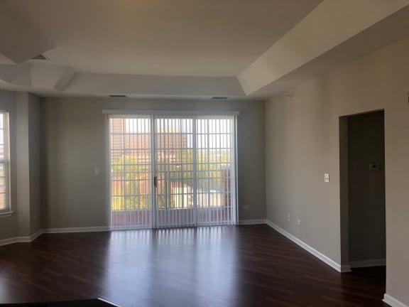 Living room area at Regency Place, Illinois