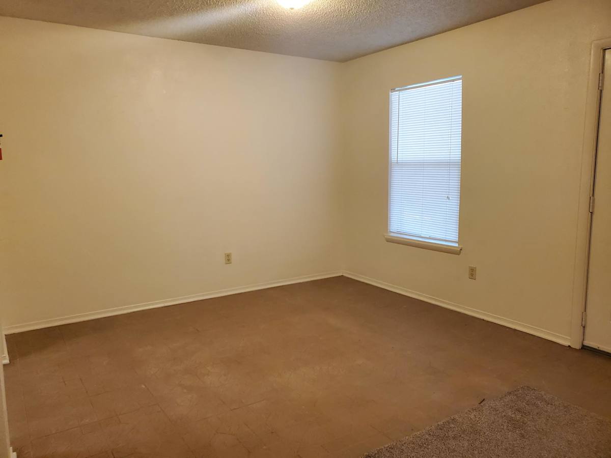 Photos and Video of Live Oak Manor in Three Rivers, TX