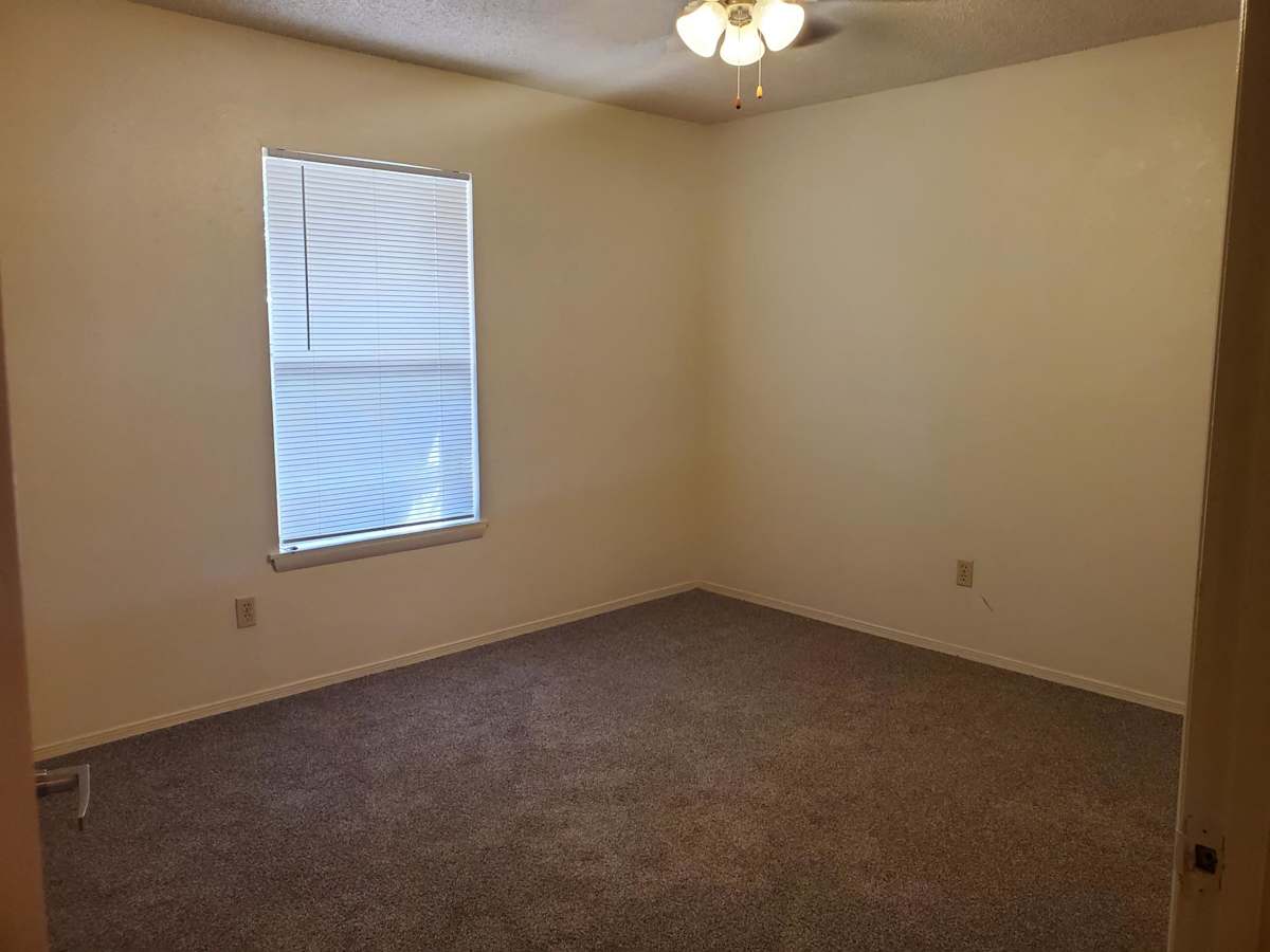 Photos and Video of Live Oak Manor in Three Rivers, TX