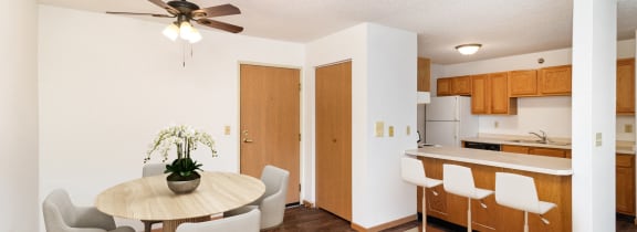 Deer Park Apartments in Hutchinson, MN | outdoor buildings