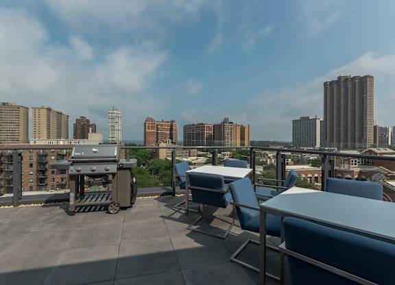 Outdoor Terrace at Viridian on Sheridan, Illinois, 60613