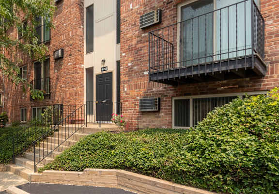 This is a photo of a building exterior at Romaine Court Apartments in the Oakley neighborhood of Cincinnati, Ohio.