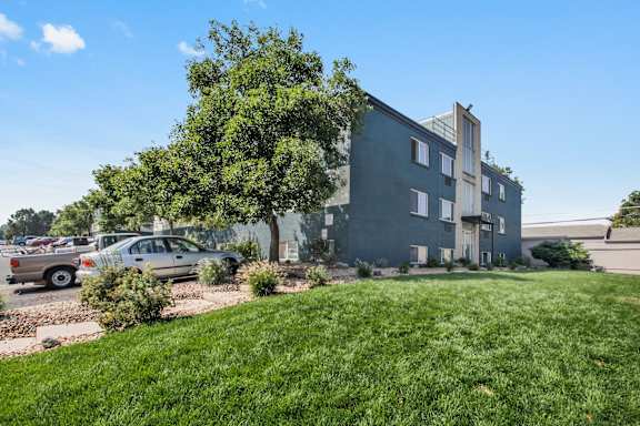 Green Outdoor Space at Stratford Plaza South, Colorado, 80226