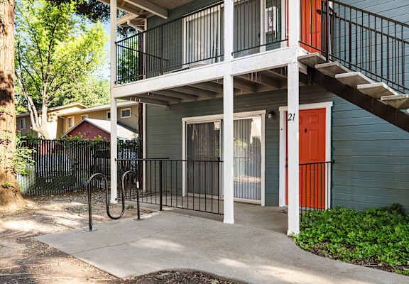 House exterior at Redwood Cove Apartments, Chico, CA